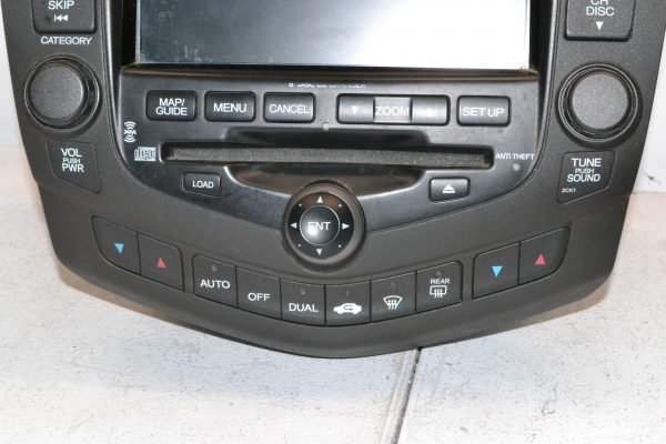 2004-2005 Honda Accord Navigation Radio Assembly w/ code 2CK1 39051-SDA-L410-M1 - Image 2