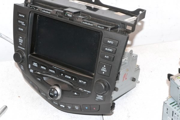 2004-2005 Honda Accord Navigation Radio Assembly w/ code 2CK1 39051-SDA-L410-M1