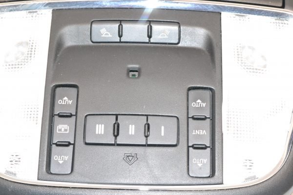 2011-2014 Chrysler 300 Overhead Console Dome light 1RG01DX9AG OEM - Image 3